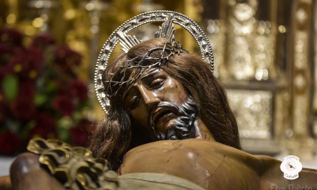 Traslado del Santo Crucifijo de San Agustín a la Catedral de Sevilla: Preparativos y Expectativa ante la Amenaza de Lluvia