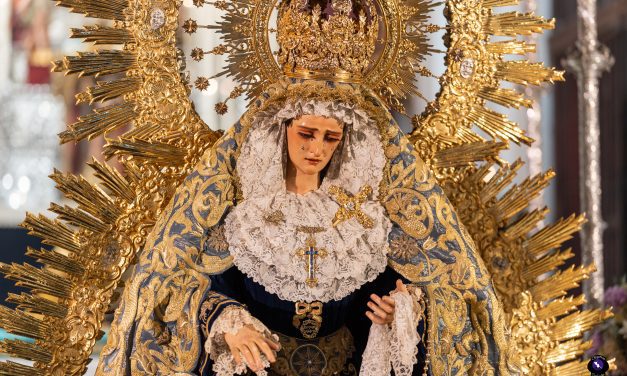 En Imágenes, Besamanos de la Virgen de las Lágrimas en Santa Catalina, Hermandad de la Exaltación