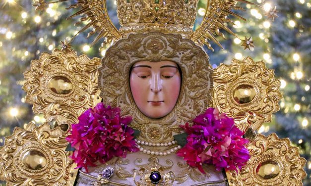 La procesión de la Virgen del Rocío de Sevilla cierra el ciclo de las Glorias del 2024