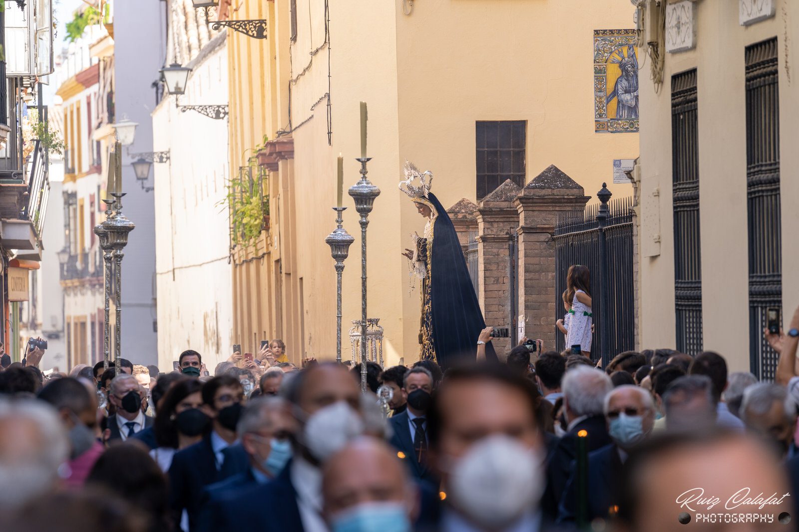 En imágenes, la salida de la Virgen de las Tristezas de la Hermandad De la Vera Cruz.