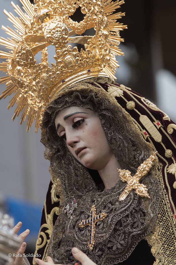 En imágenes, la Hermandad de las Cigarreras rezó el Rosario de la Aurora con la Virgen de la Victoria