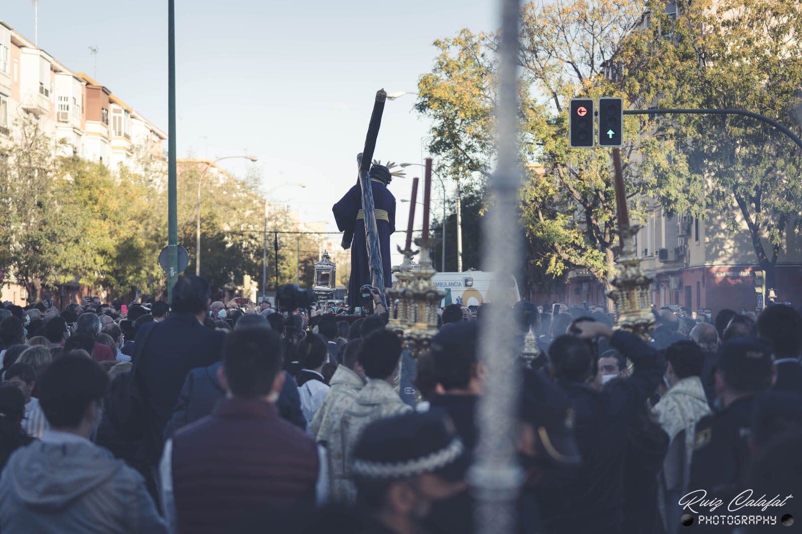 En imágenes, el multitudinario traslado del Gran Poder a la Catedral de Sevilla.