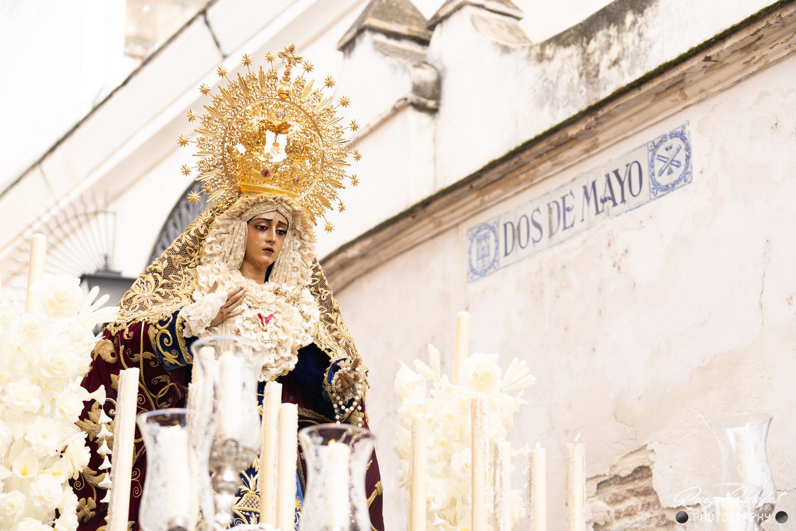 En imágenes, la Virgen de la Caridad regresa a su capilla, con luz y música desde la Iglesia de San Jorge.