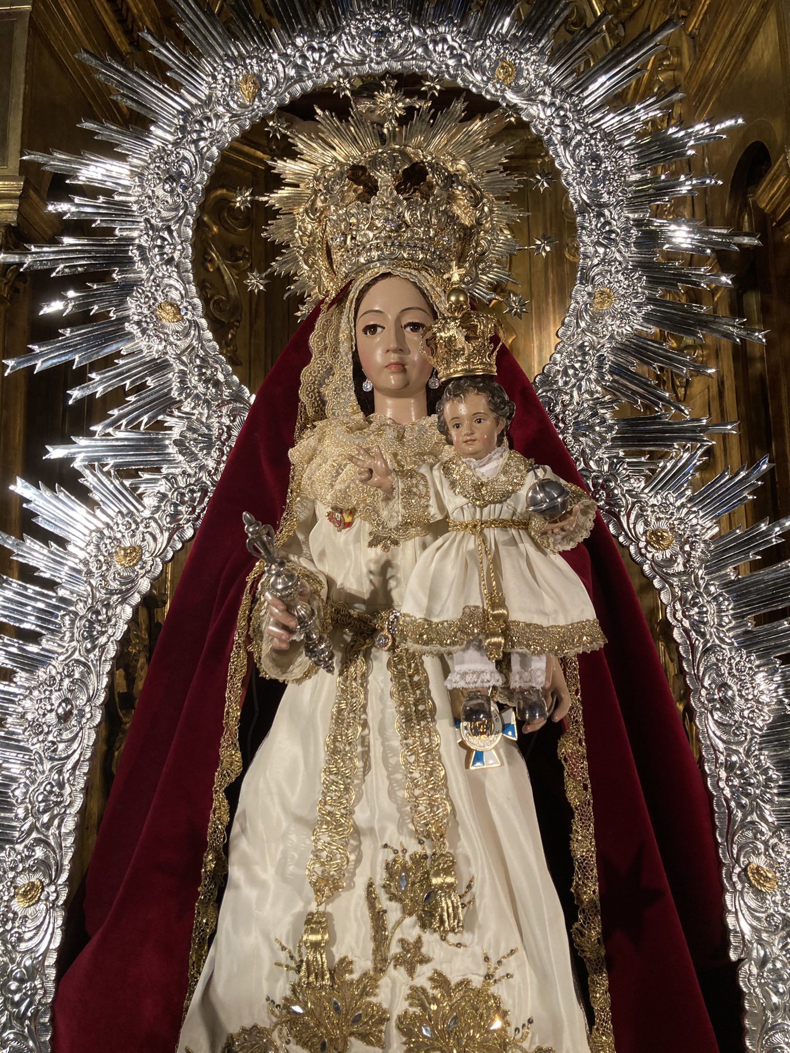 Dos procesiones recorrerán las calles de Sevilla mañana 20 de Noviembre