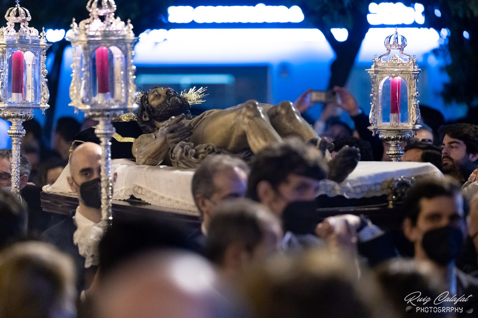 En imágenes, Vía Crucis con el Cristo Yacente de la Hermandad del Santo Entierro