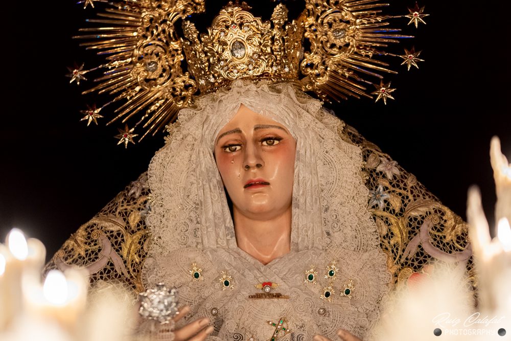 La Virgen del Amparo y Esperanza recorrió las calles de Dos Hermanas