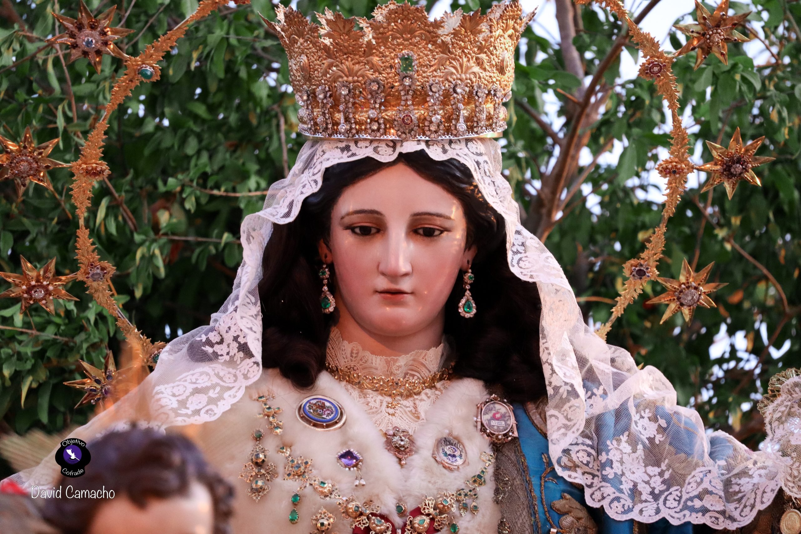 En imágenes, La Pastora de Capuchinos Procesiona por las Calles de San Julián y la Cruz Roja