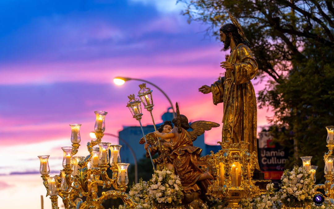 En imágenes, El Sagrado Corazón de Jesús recorrió Nervión en una emotiva procesión