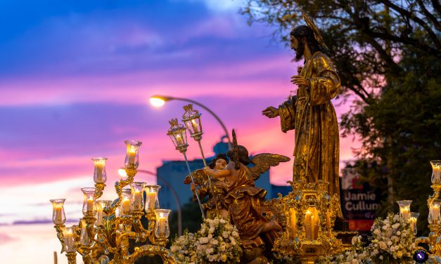 En imágenes, El Sagrado Corazón de Jesús recorrió Nervión en una emotiva procesión