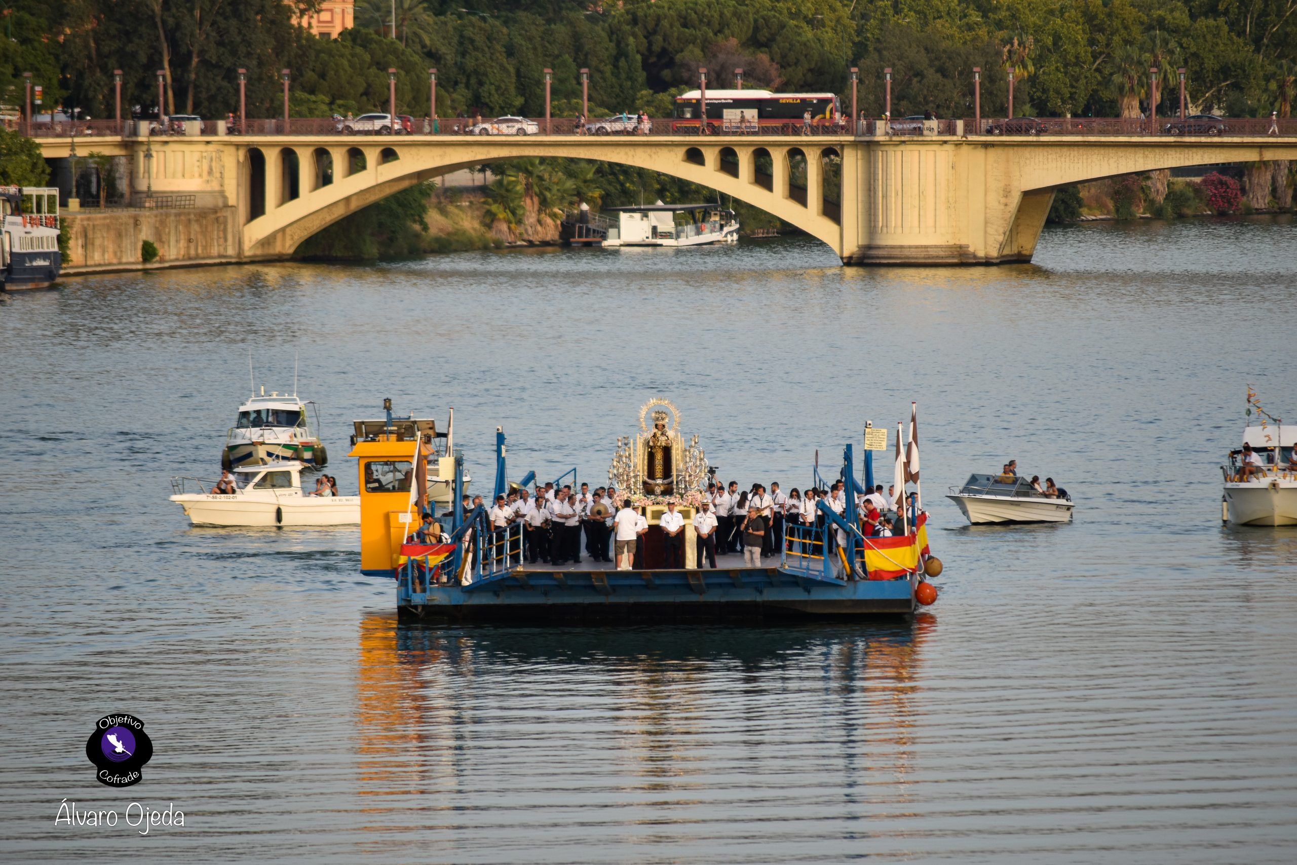 En imágenes, salida Procesional de la Virgen del Carmen del Puente de Triana