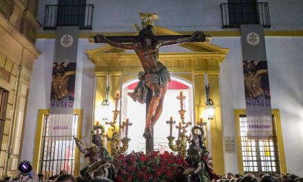 El Vía Crucis del Cristo de la Expiración del Museo recorre Sevilla con momentos de gran recogimiento
