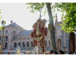 En imágenes, traslado del Bendito Simpecado de la Hermandad del Rocío Sevilla Sur
