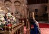 La Virgen de los Reyes recibe a los sevillanos en su segundo besamanos