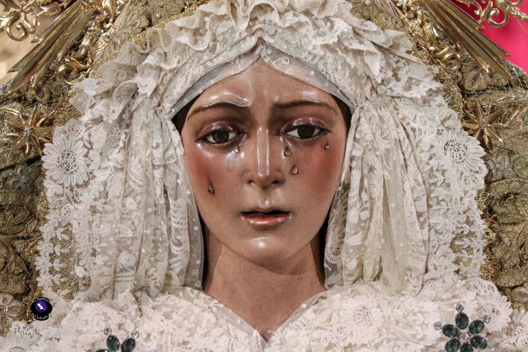 Lee más sobre el artículo En imágenes, Besamanos a María Santísima de la Esperanza Macarena, por David Camacho