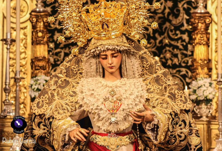 Lee más sobre el artículo En imágenes, besamanos a María Santísima de Gracia y Esperanza por Rubén García